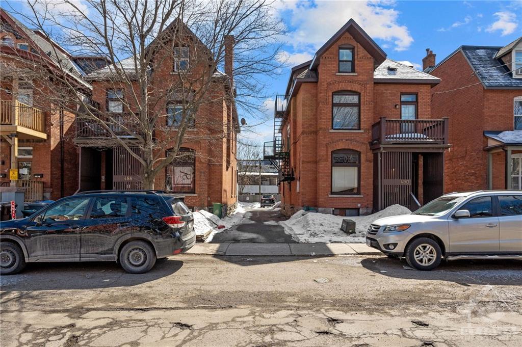 490 GILMOUR Street