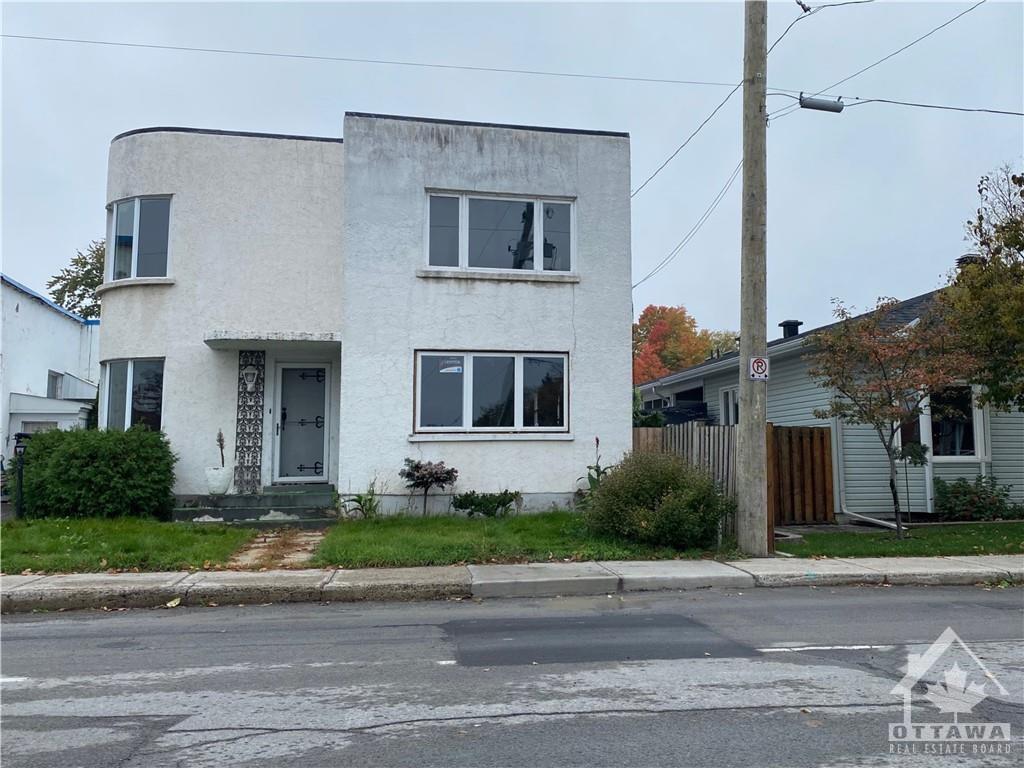 1898-1942 LAURIER Street