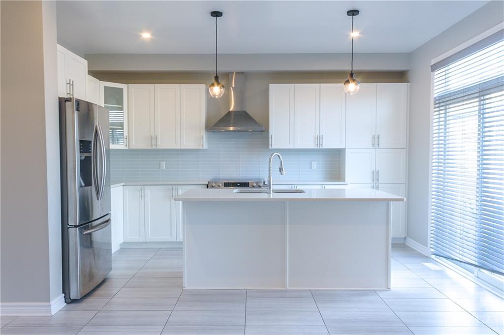 670 DECOEUR Drive