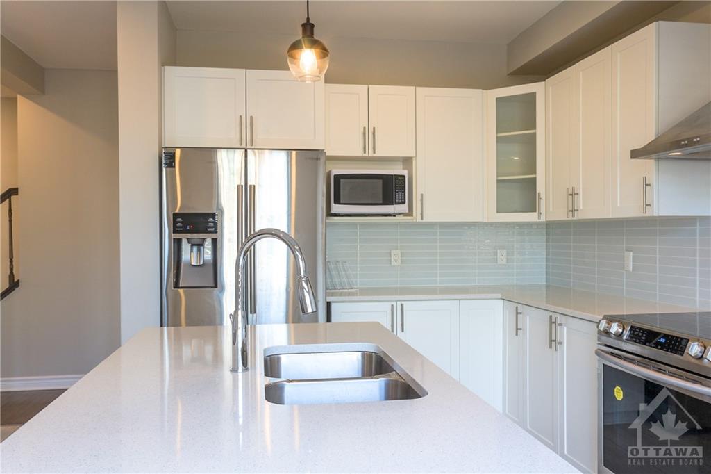 670 DECOEUR Drive