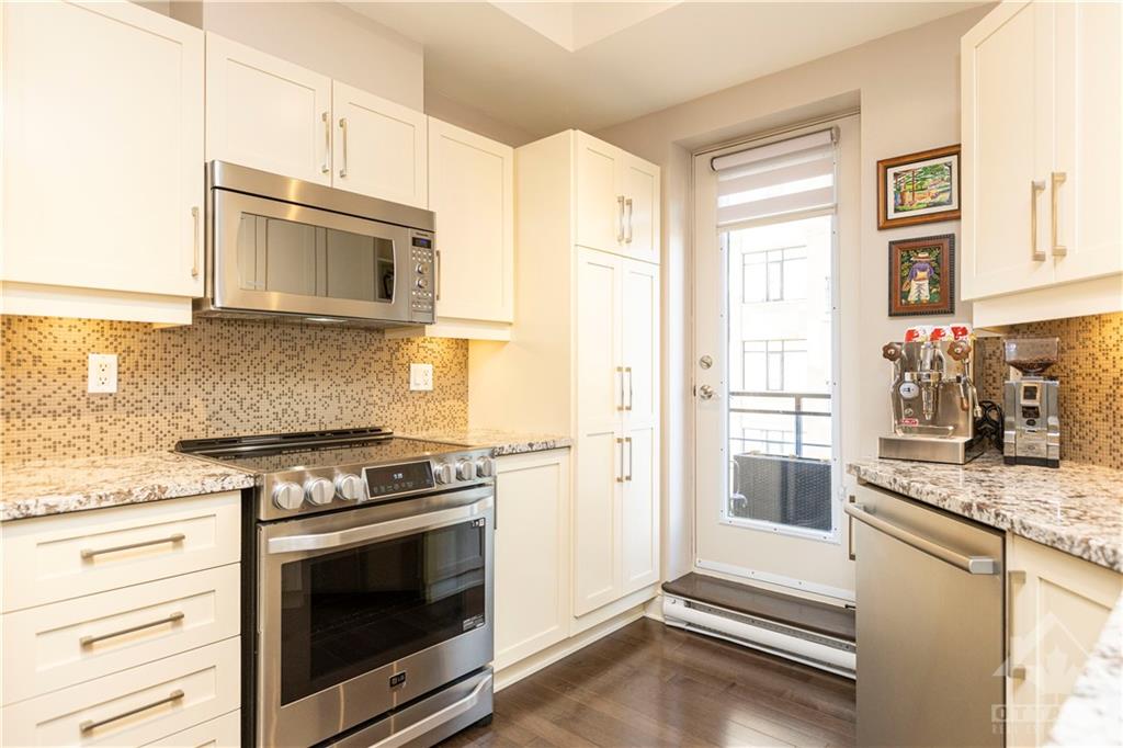 85 BRONSON Avenue, #806