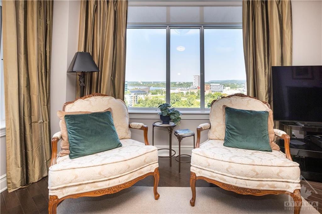 85 BRONSON Avenue, #806