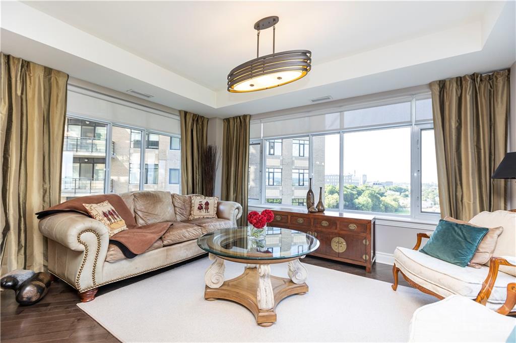 85 BRONSON Avenue, #806