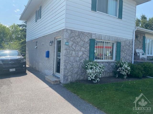 2699 LAURIER Street
