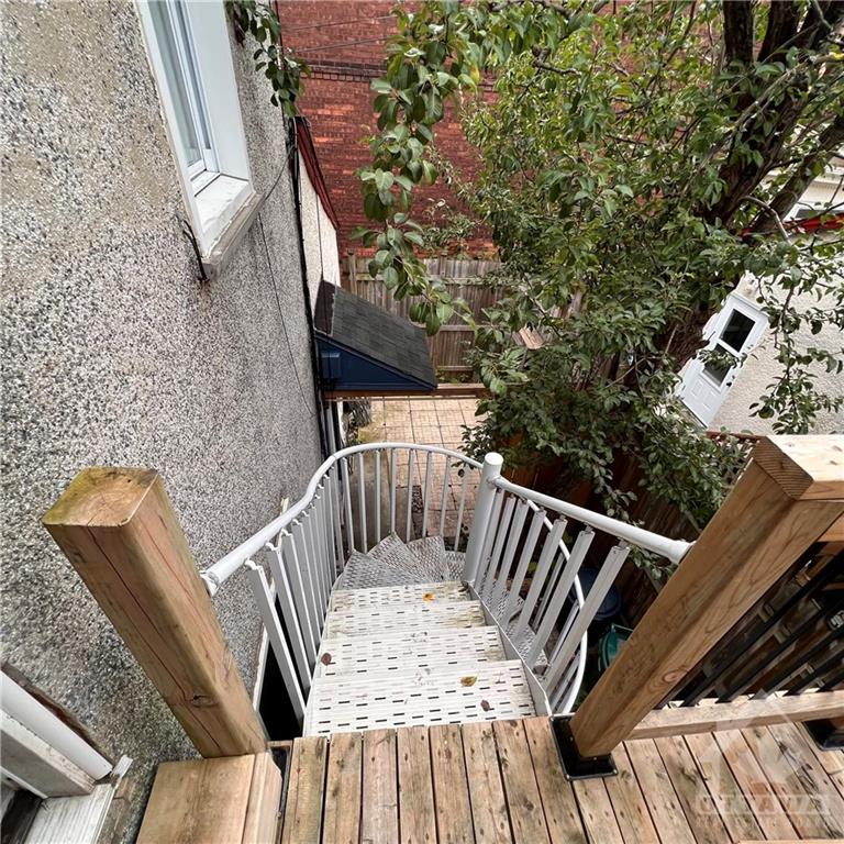 286 KENT Street