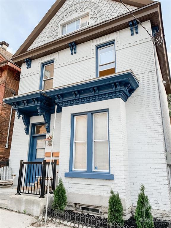 286 KENT Street