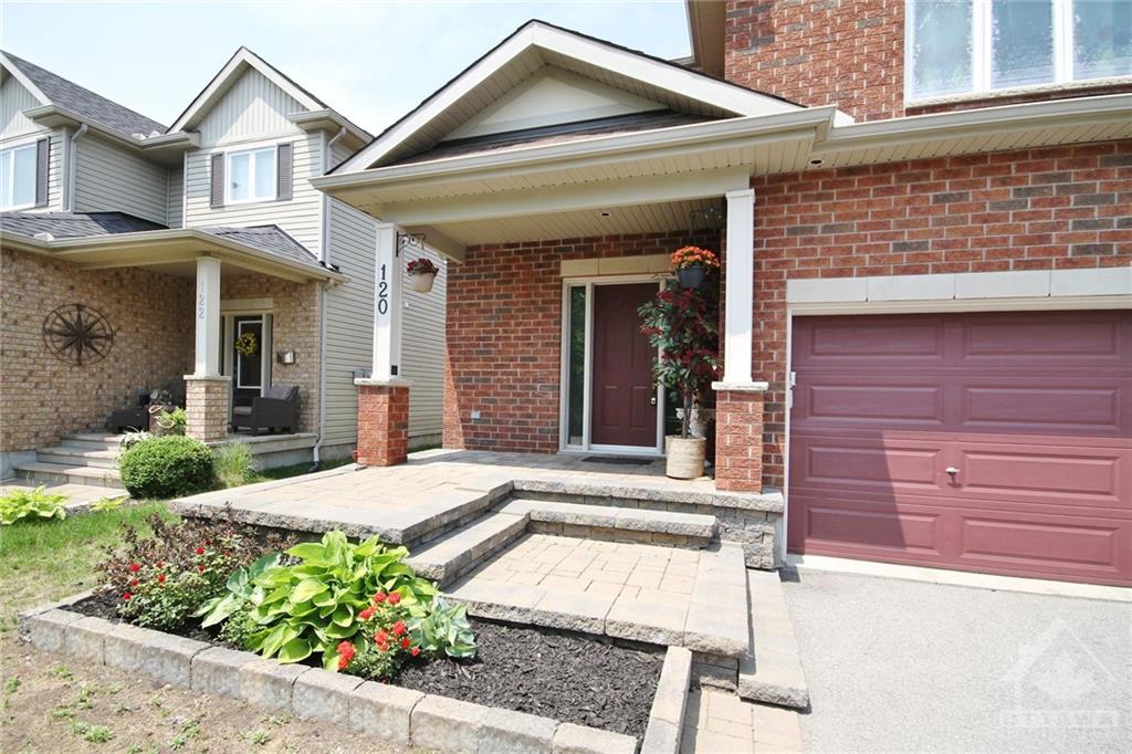 120 BANDELIER Way