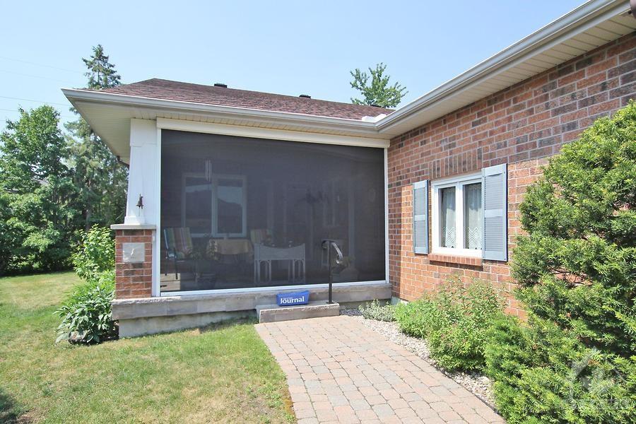 51 WATERTHRUSH Crescent