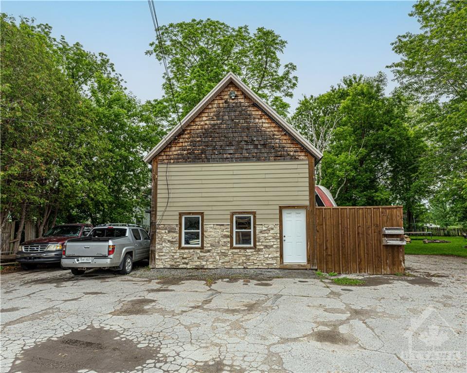 6607, 6609, 6613 FOURTH LINE Road