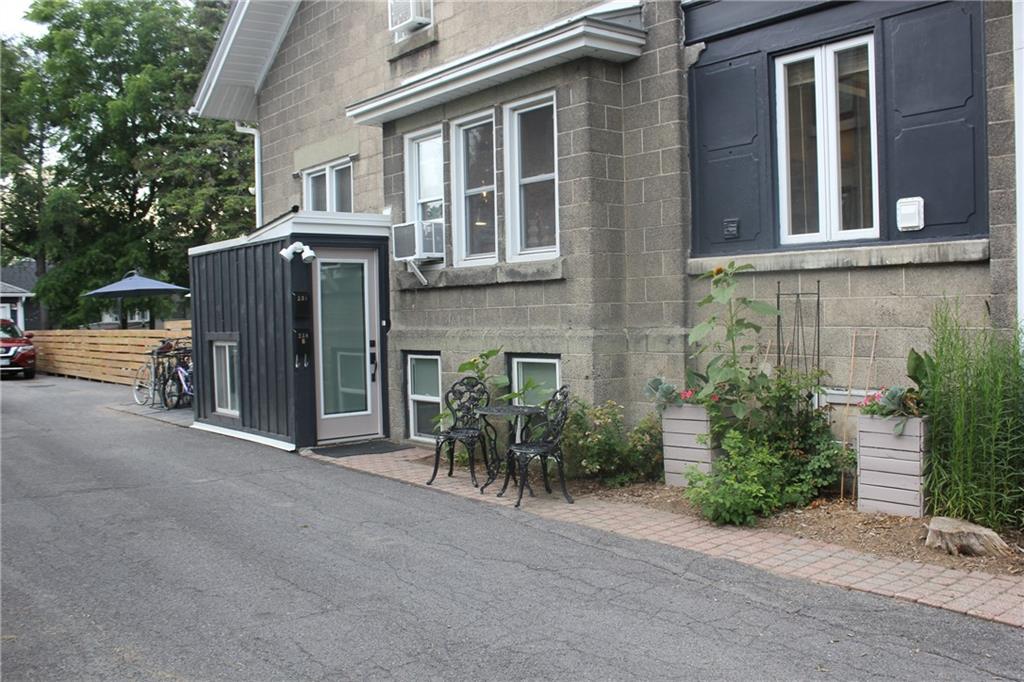 238 AUGUSTUS Street S