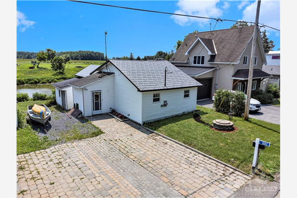 697 MONTEE LEBRUN Road, Casselman