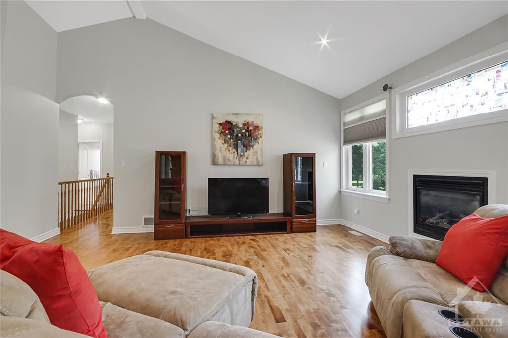 1574 STANLEYFIELD Crescent