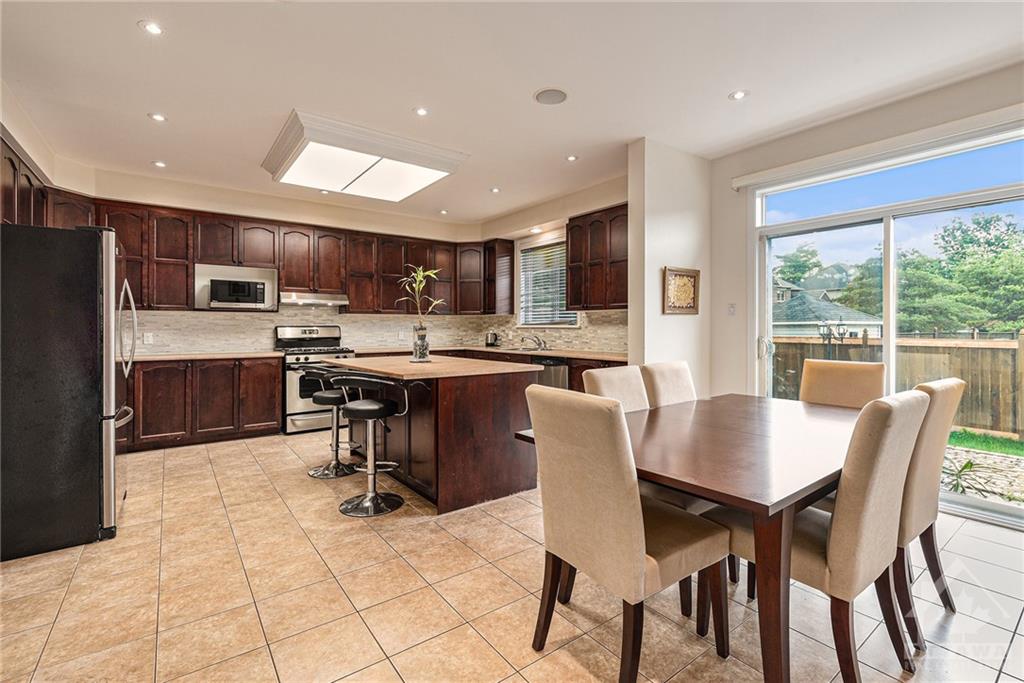 1774 HEATHERSTONE Crescent