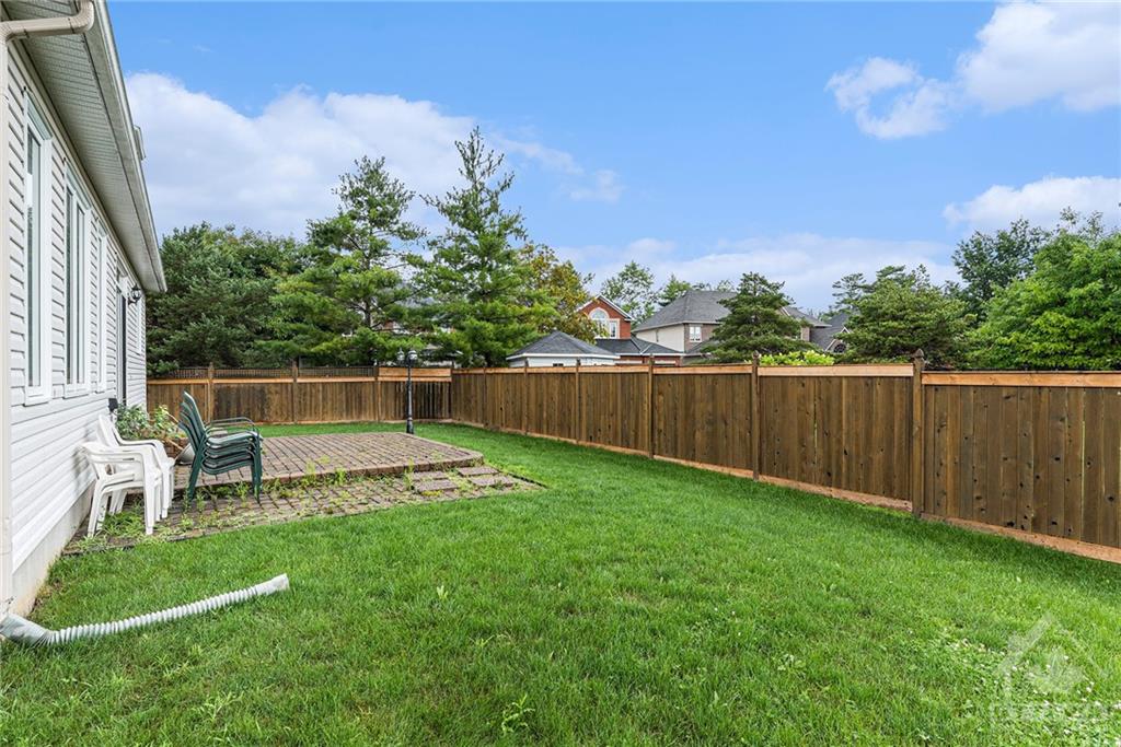 1774 HEATHERSTONE Crescent
