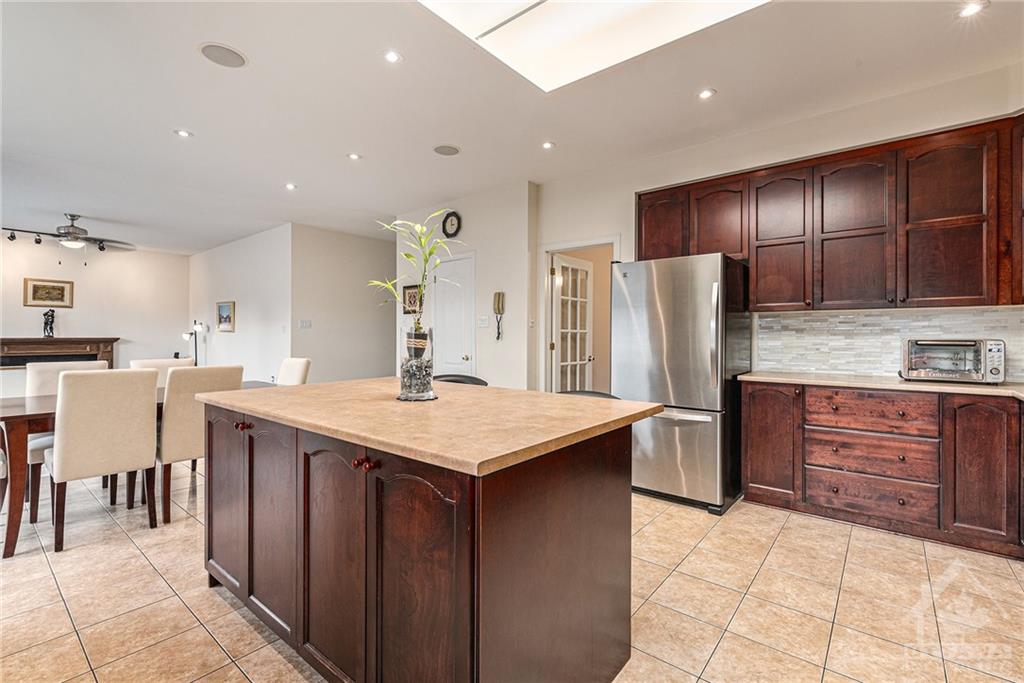 1774 HEATHERSTONE Crescent