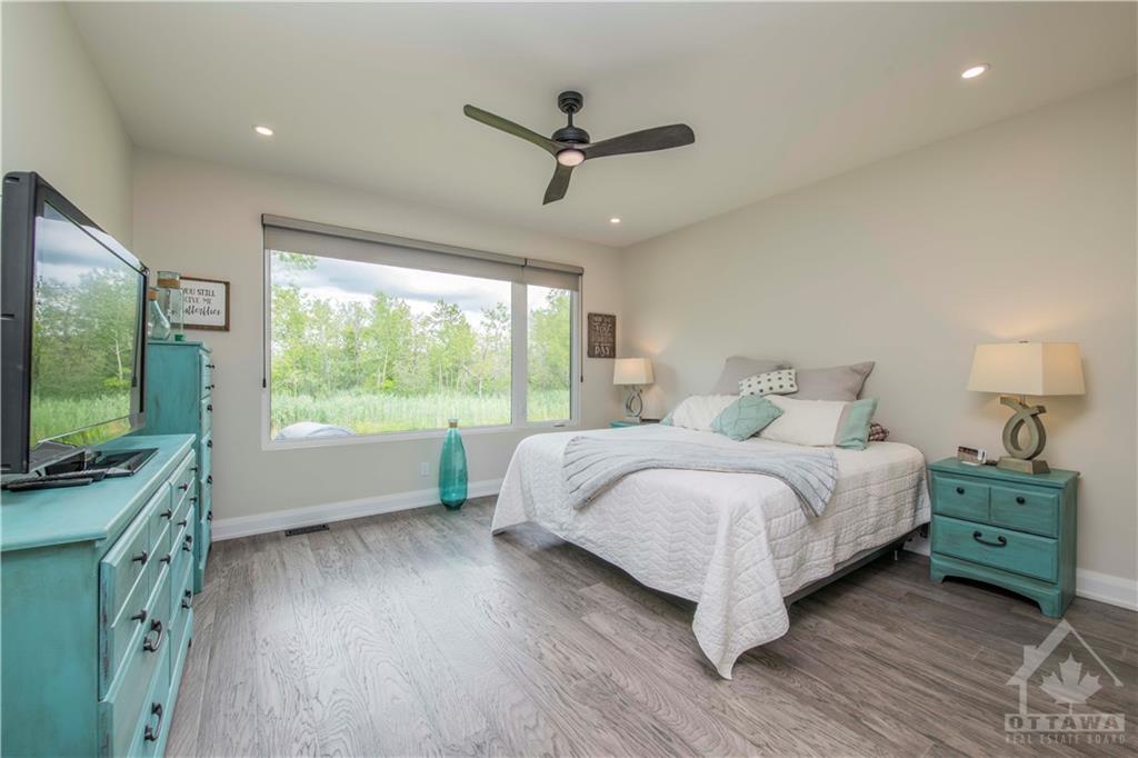 15 RIDEAU CROSSING Crescent