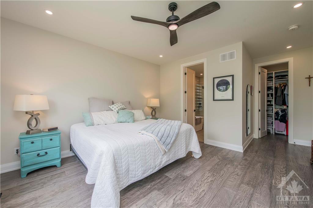 15 RIDEAU CROSSING Crescent