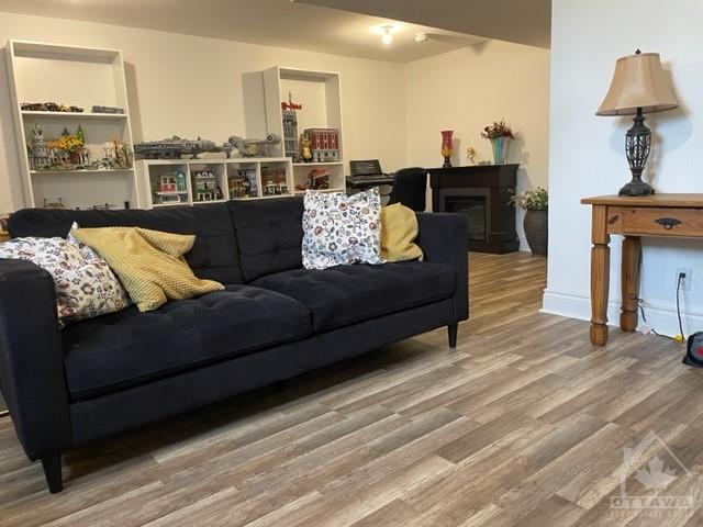 1133 CLEMENT Court