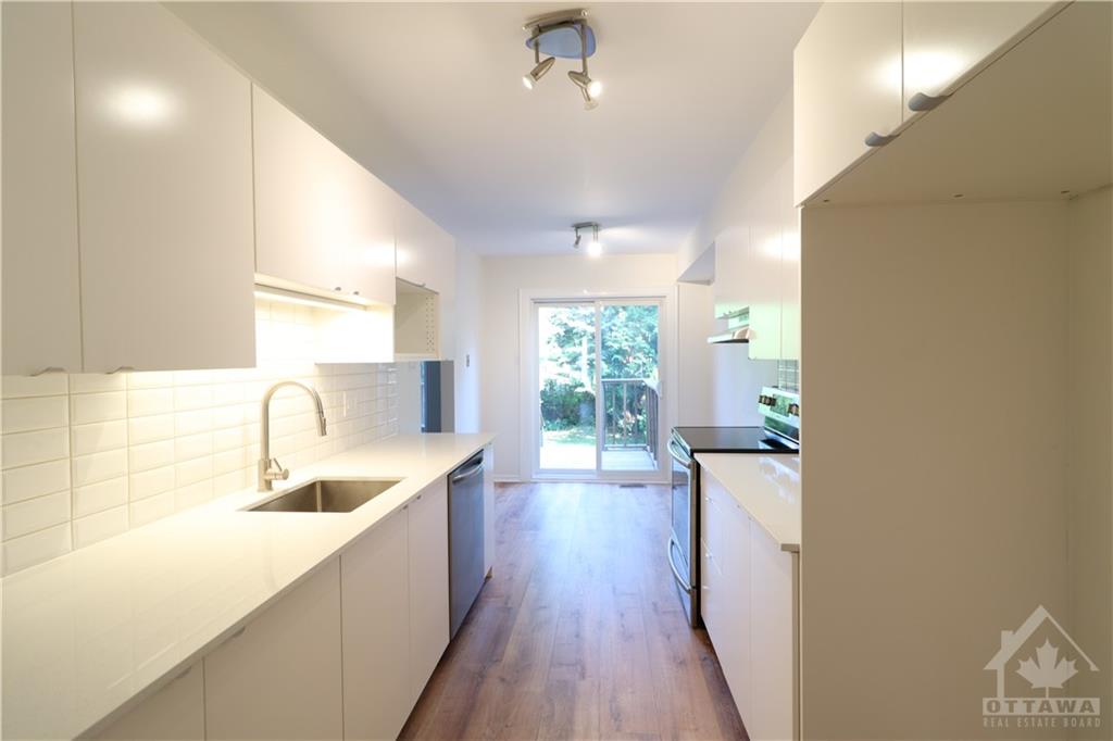 10 LONGBOAT Court