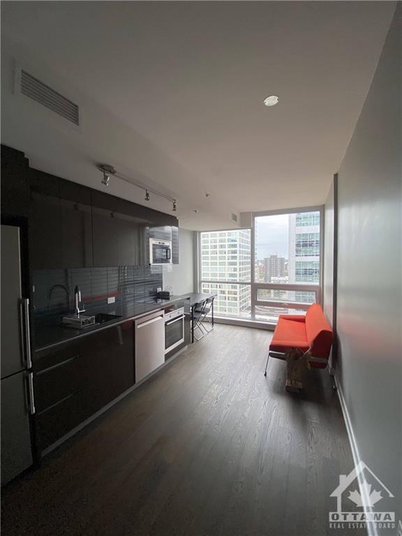 199 SLATER Street, #1605