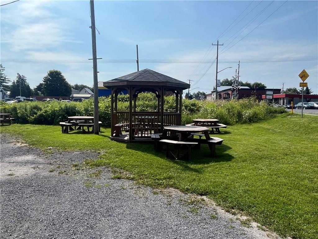 167 MILITARY Road N