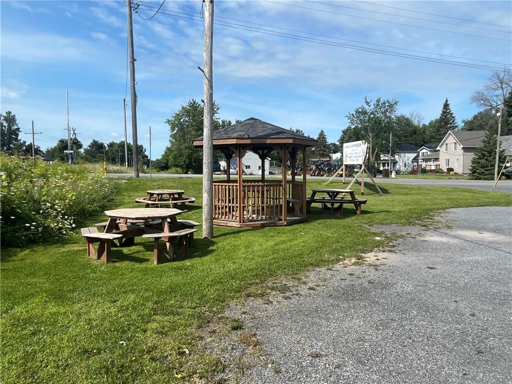 167 MILITARY Road N