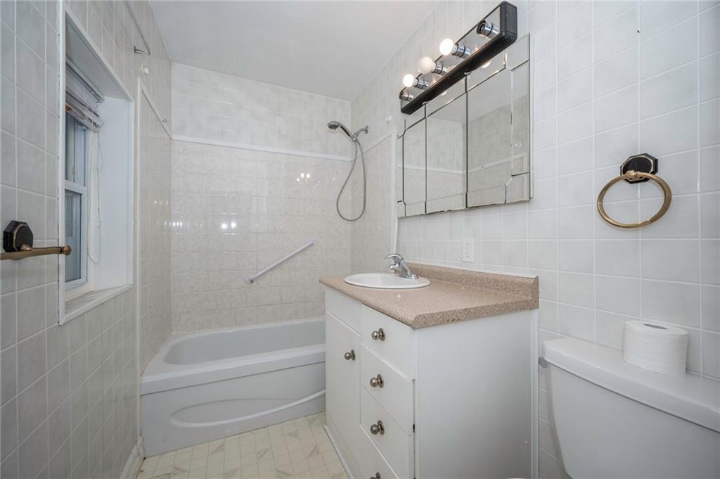 186 MILITARY Road S