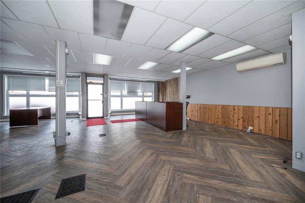 186 MILITARY Road S