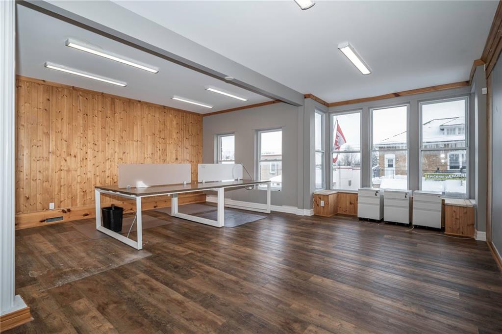 186 MILITARY Road S
