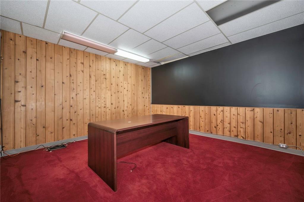186 MILITARY Road S