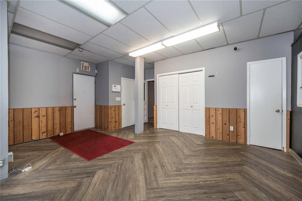 186 MILITARY Road S