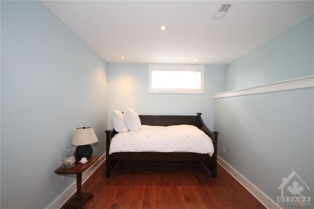 7 LEETOM Crescent