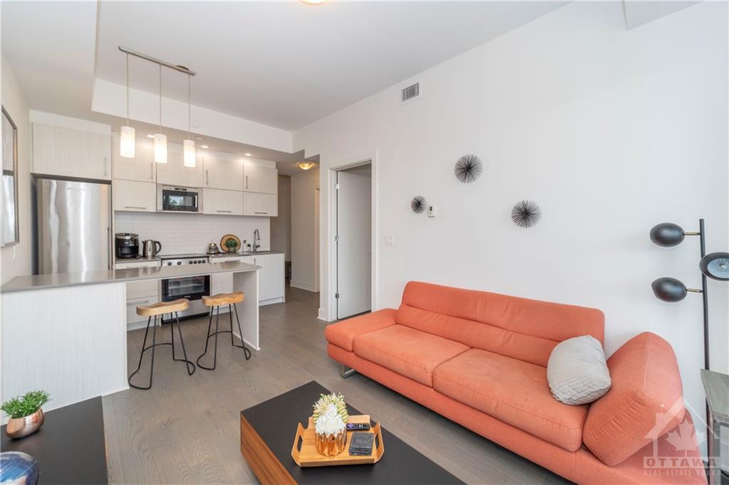 255 BAY Street, #315
