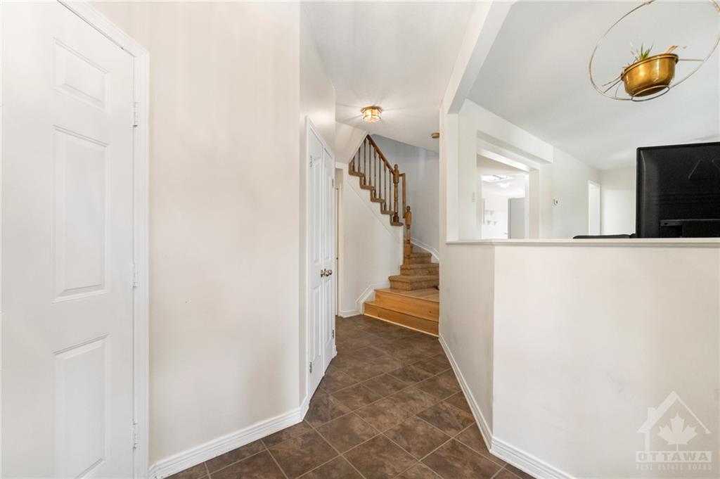 2 MILNER DOWNS Crescent