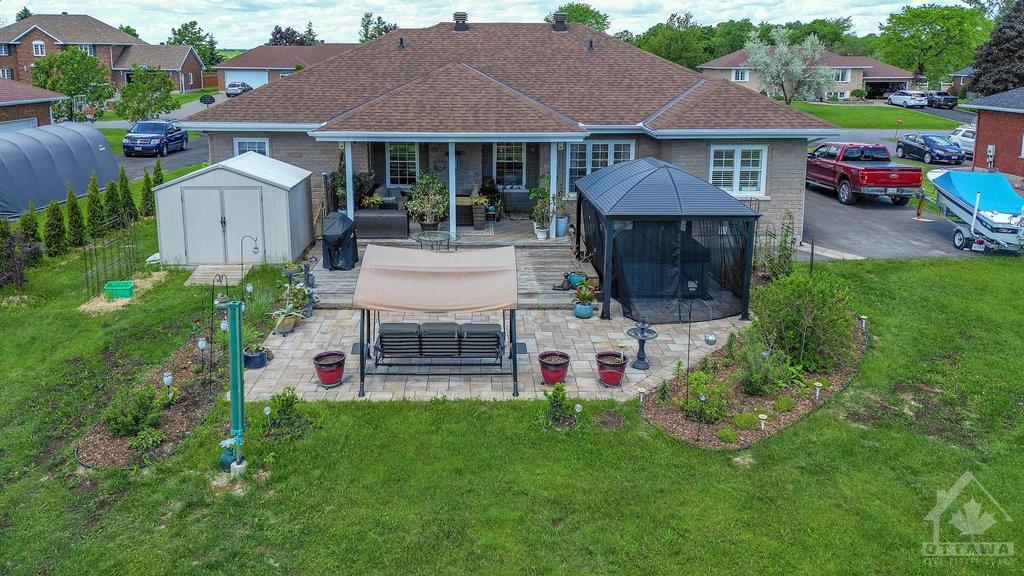 38 CHANTINE Drive