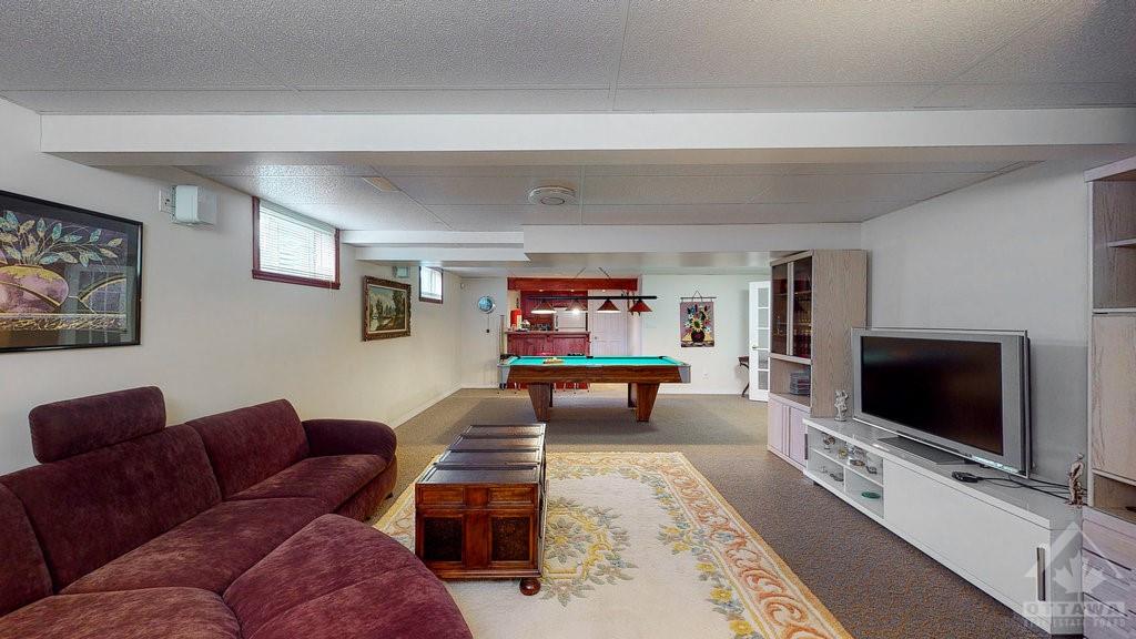 38 CHANTINE Drive