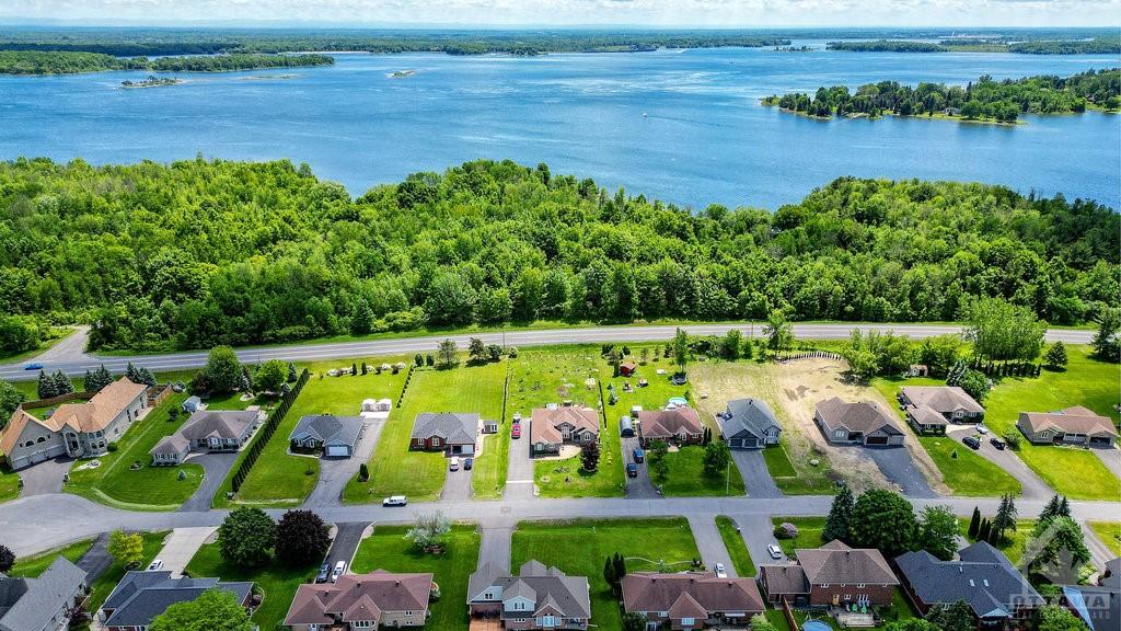 38 CHANTINE Drive