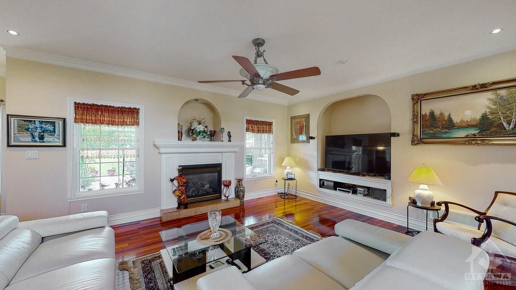 38 CHANTINE Drive