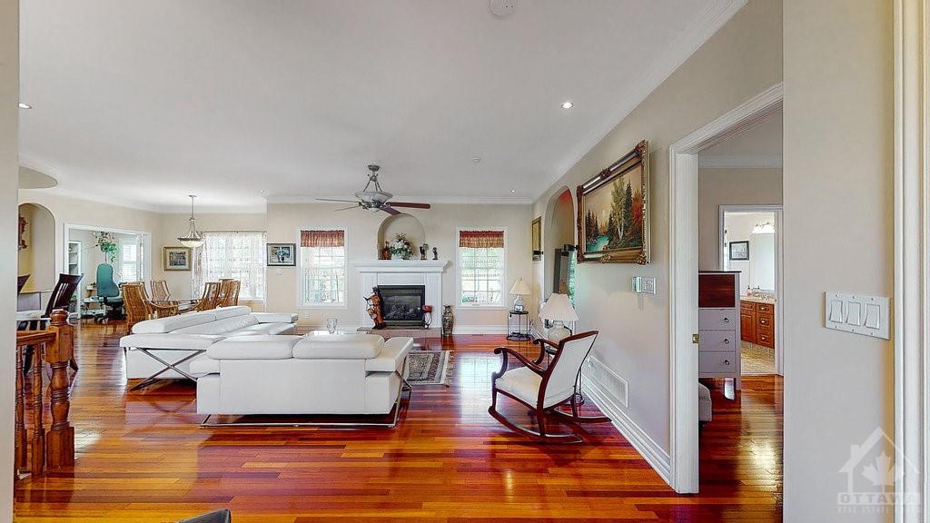 38 CHANTINE Drive