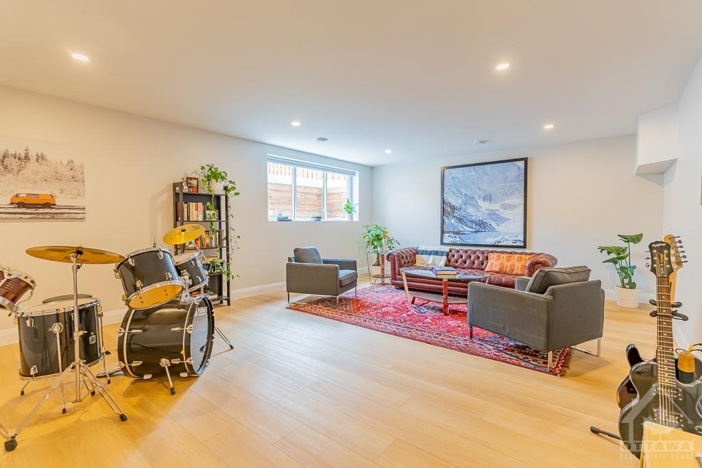 2273 COURTICE Avenue