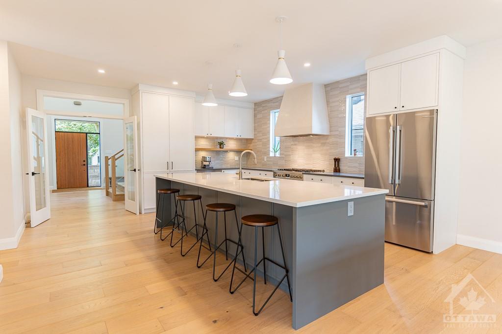 2273 COURTICE Avenue