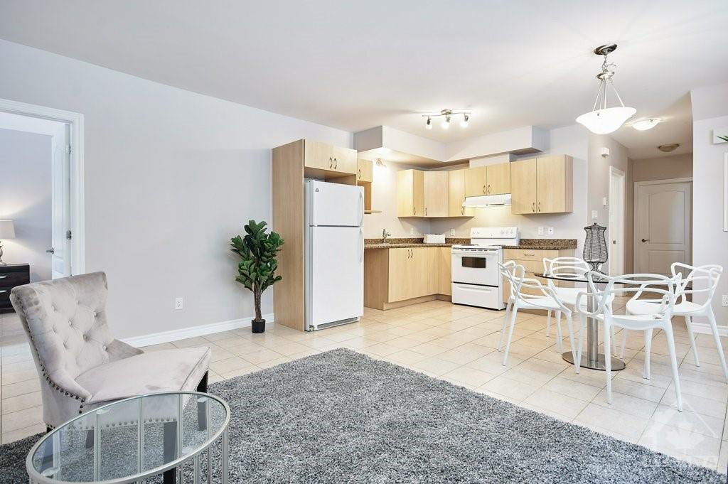 1176/1176A SOUTH RUSSELL Road