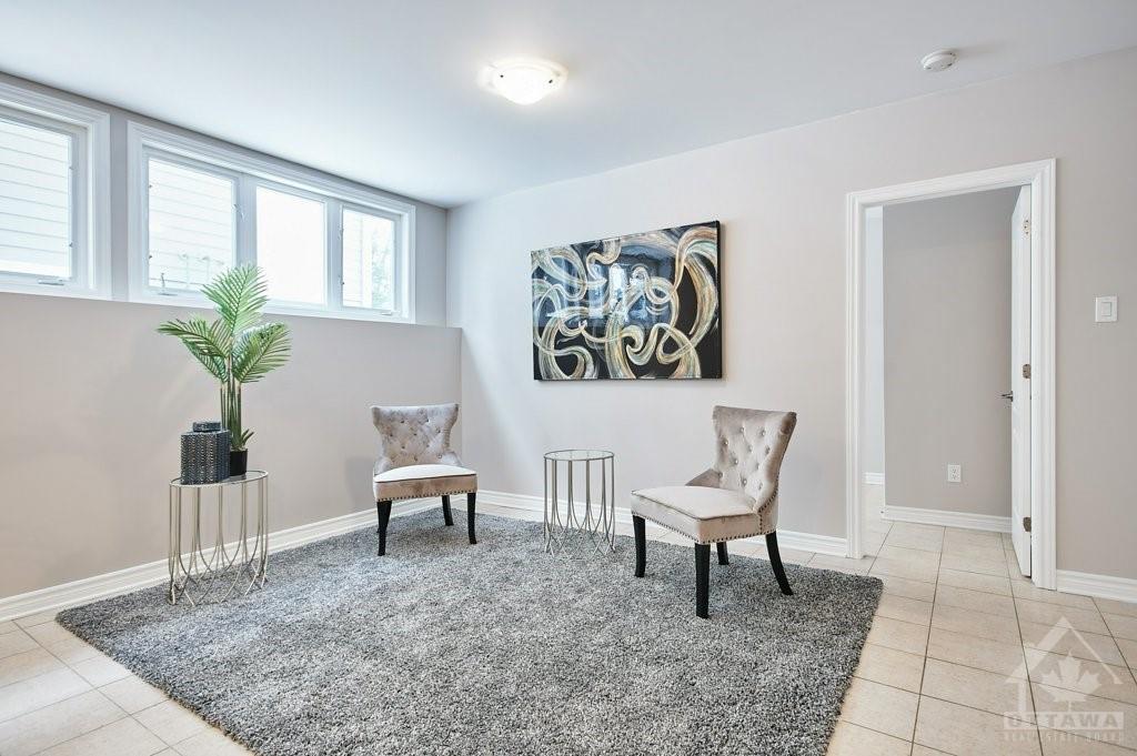 1176/1176A SOUTH RUSSELL Road