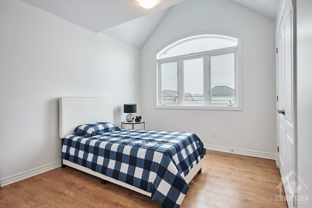 1176/1176A SOUTH RUSSELL Road