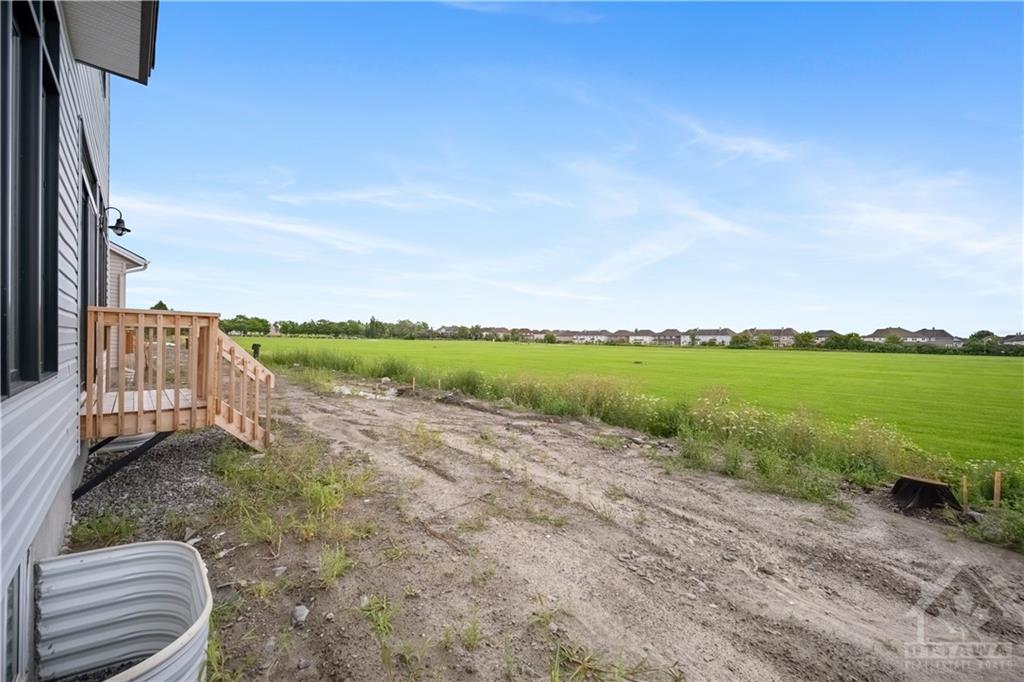 848 SNOWDROP Crescent