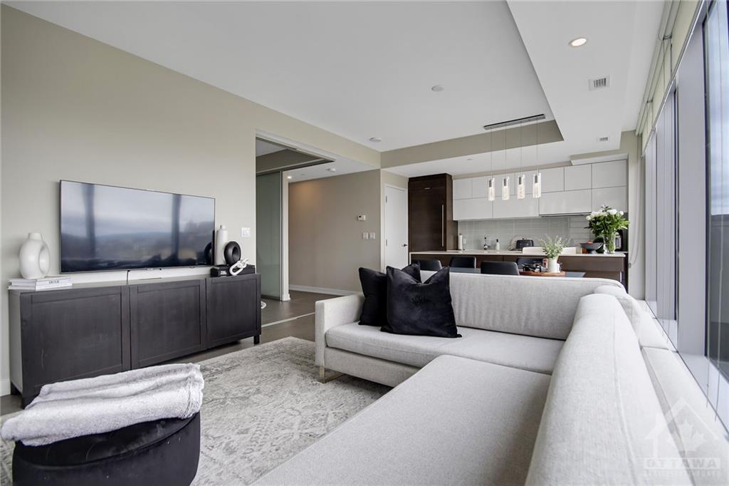 101 QUEEN Street, #907