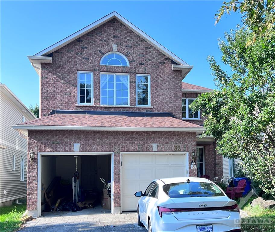 32 KENINS Crescent