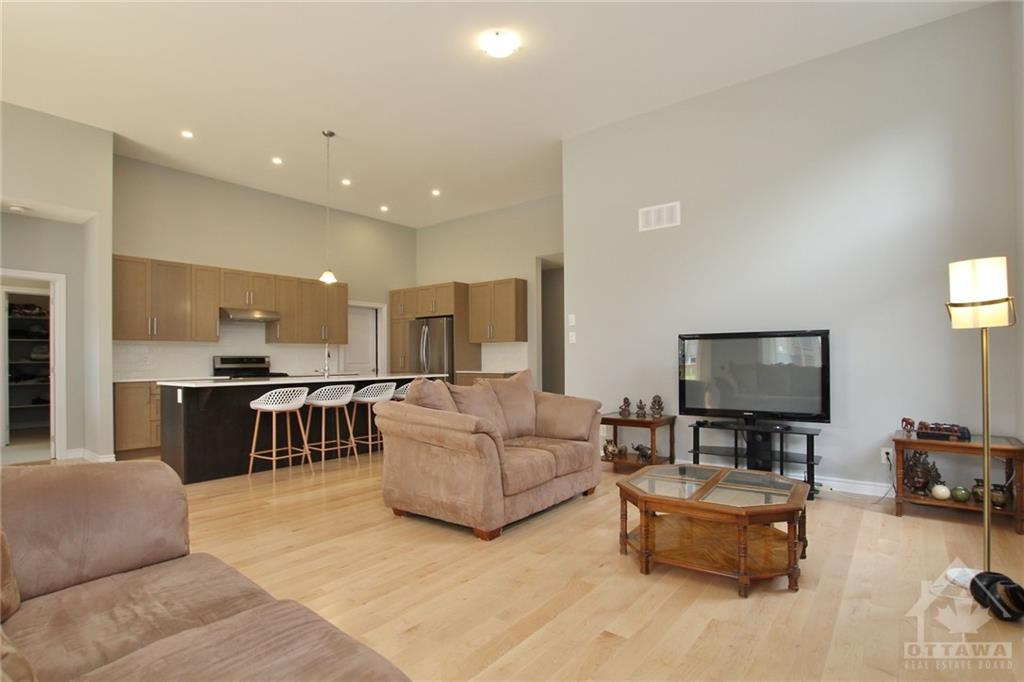 318 SPREADWING Way
