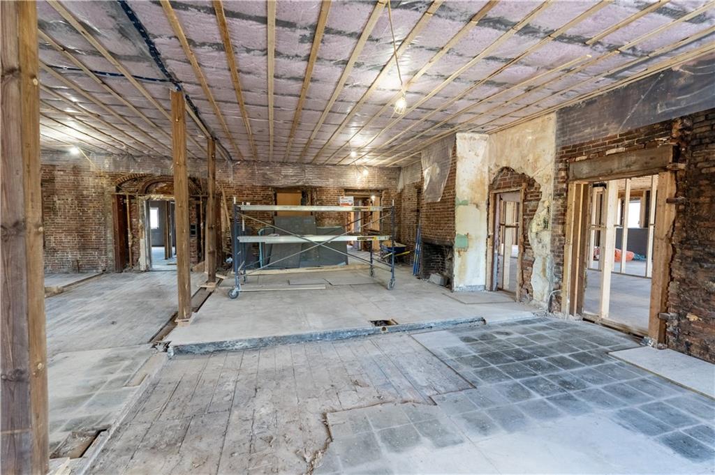 33 FIRST Street E