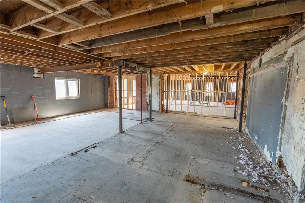 33 FIRST Street E